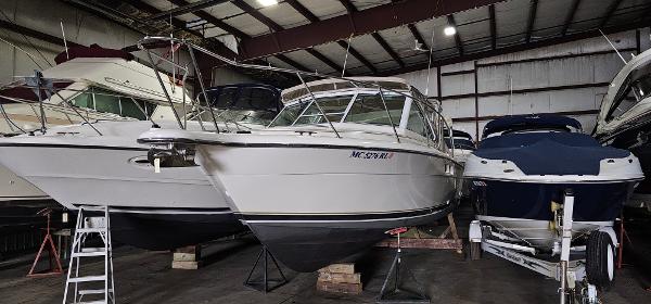 Tiara Yachts 2900 Coronet 1998 Tiara Yachts 2900 Coronet in storage, surrounded by other boats in a warehouse.