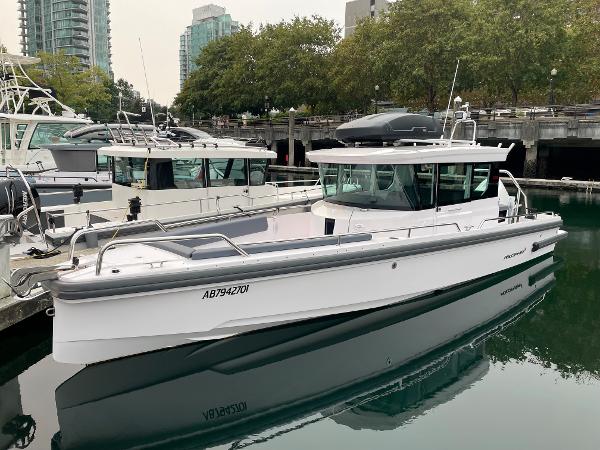 2021 Axopar 28 AFT CABIN