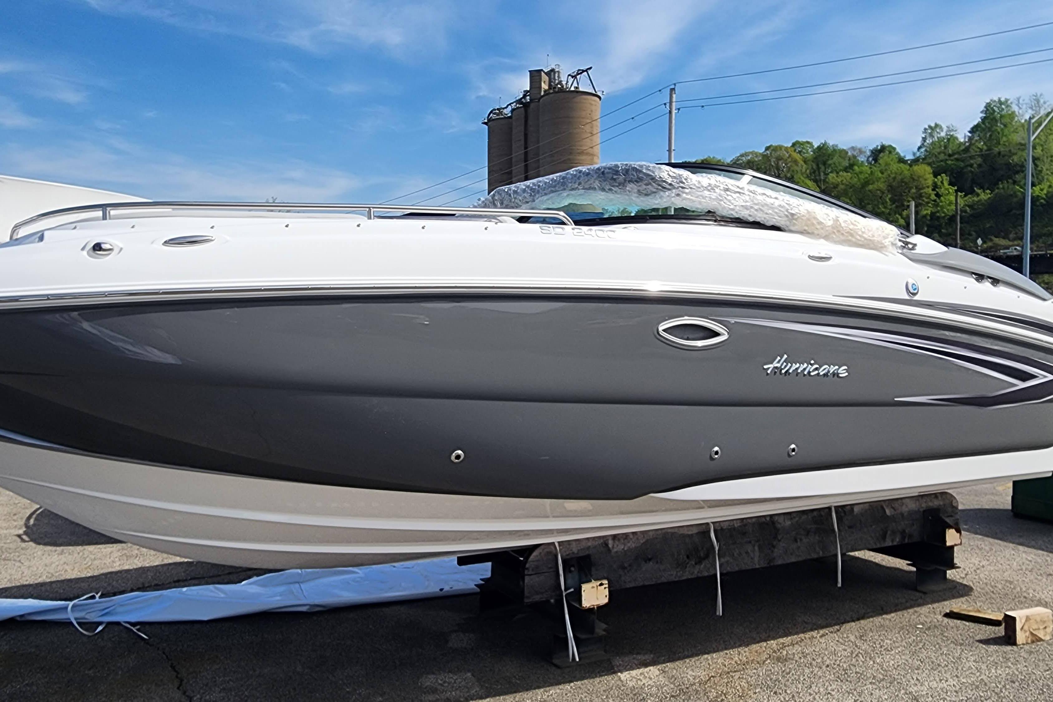 2023 Hurricane SunDeck 2400 OB