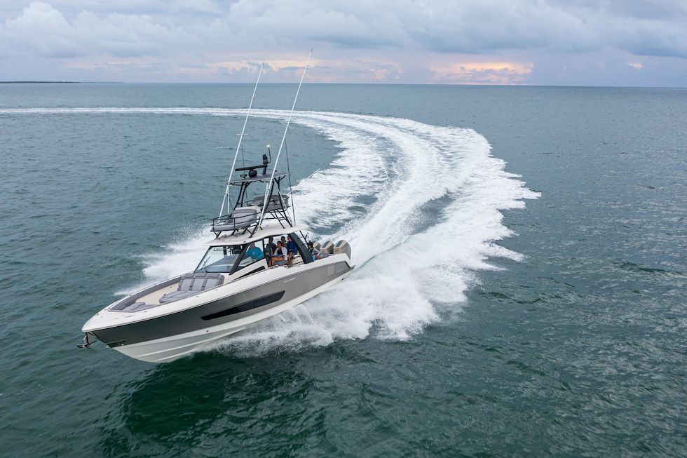 2025 Boston Whaler 420 Outrage