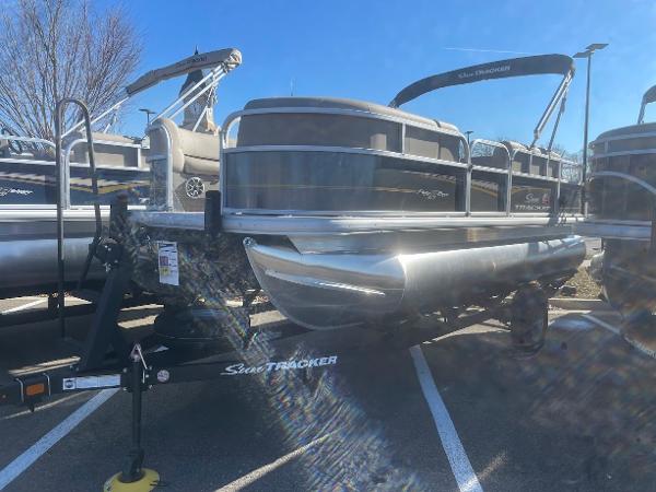 2025 Sun Tracker Party Barge 18 DLX