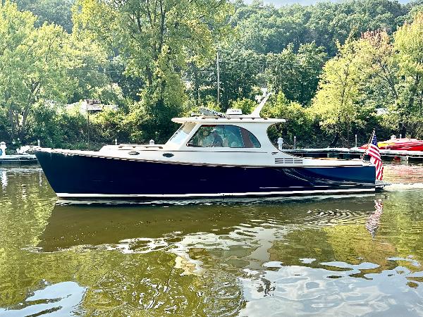 2009 Hinckley Picnic Boat 37 MKIII