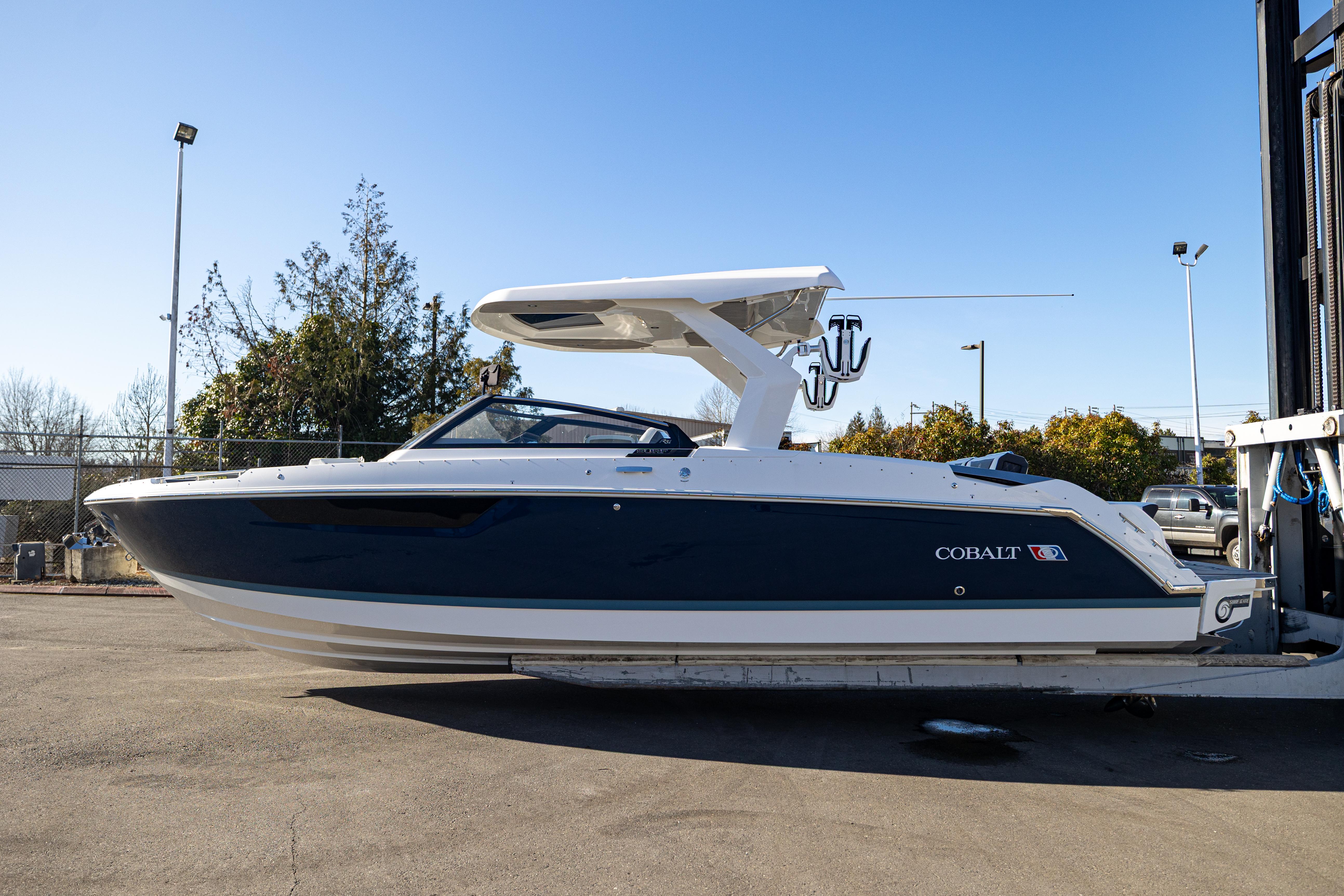 2025 Cobalt R31 Surf