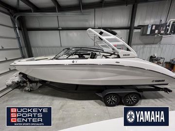 2025 Yamaha Boats 252S