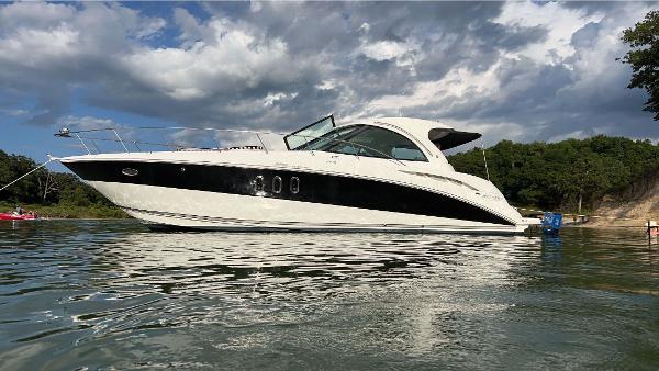 2009 Cruisers Yachts 390 Sport Coupe