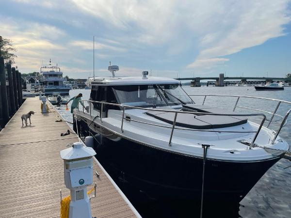 2019 Jeanneau NC Weekender 1095
