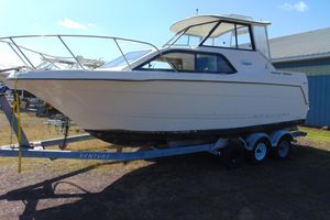 Bayliner 2452 Ciera Classic 2002 Bayliner 2452 Ciera Classic boat on trailer, parked outdoors.