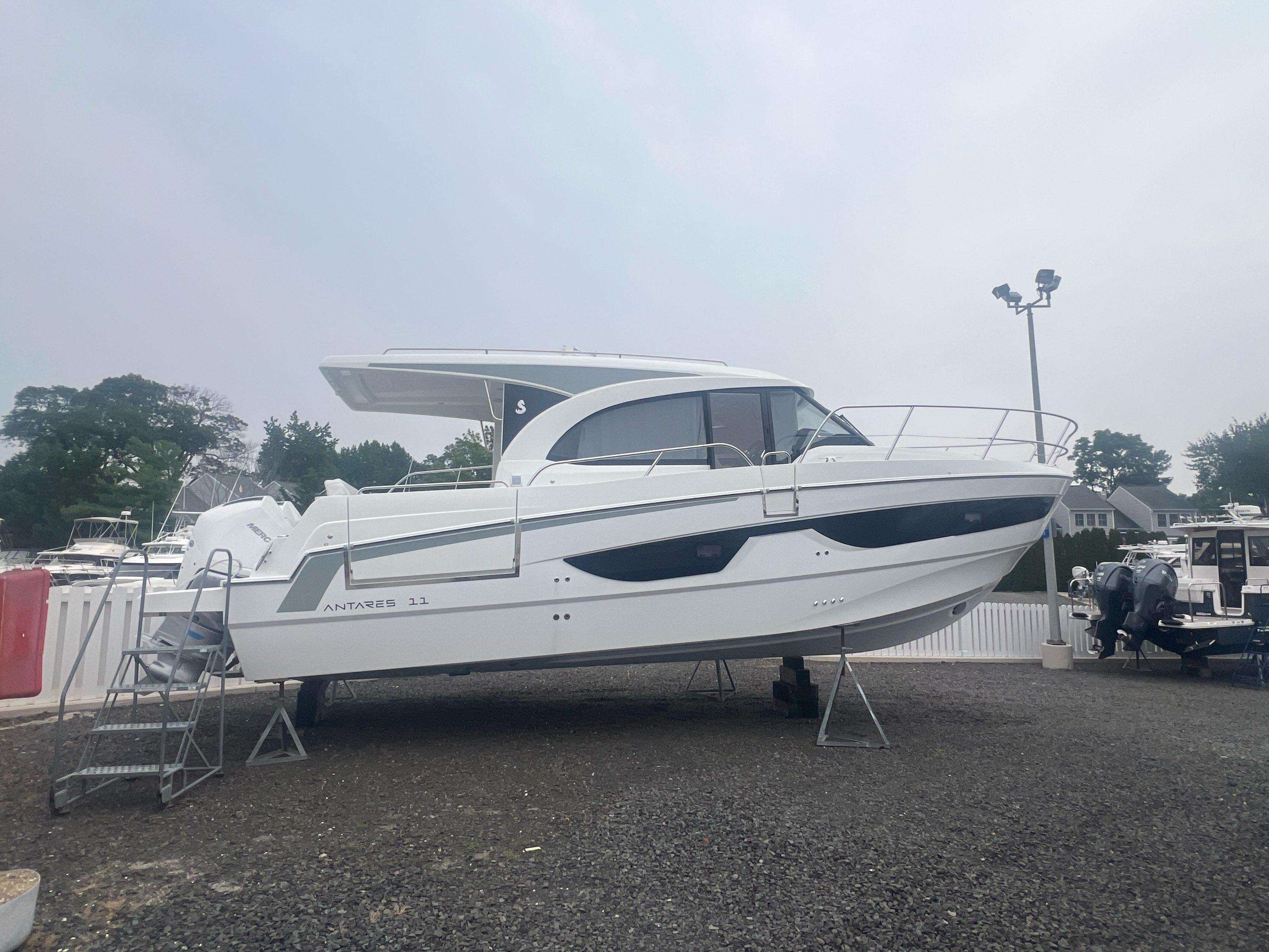 2026 Beneteau Antares 11 OB