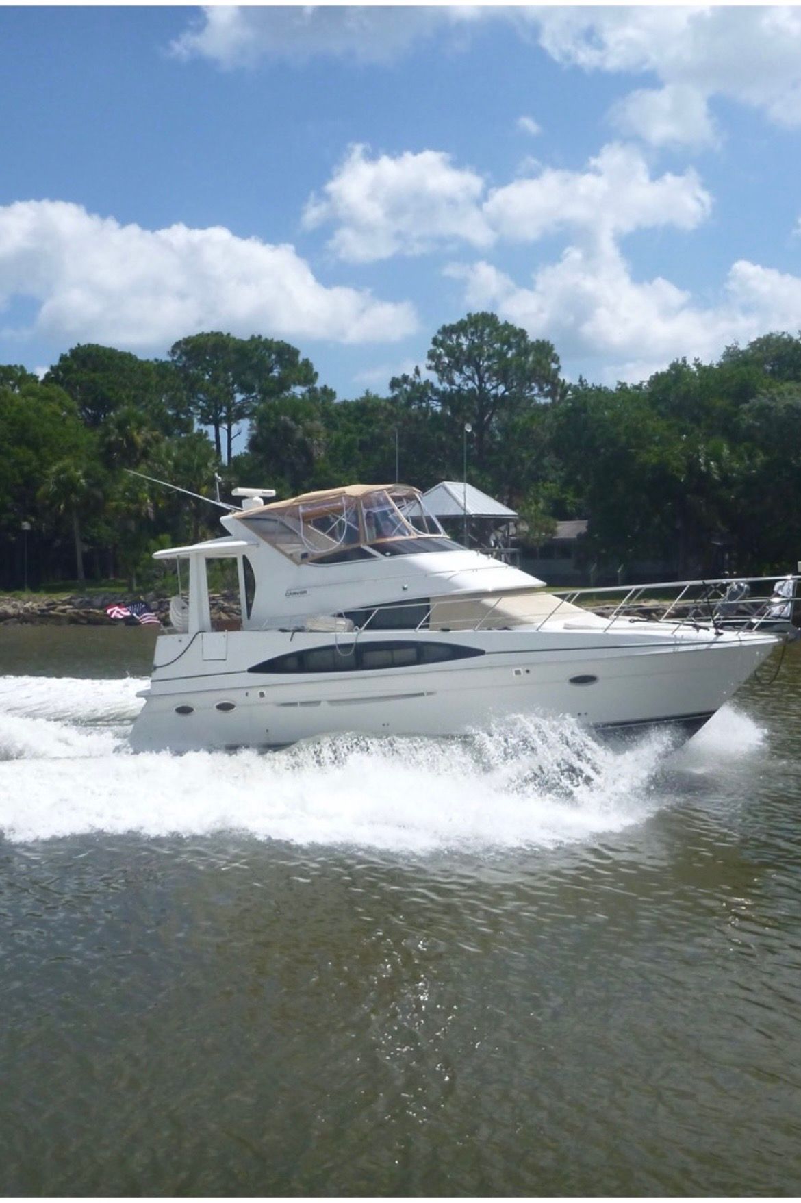 2005 Carver 396