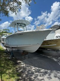 2022 Sea Hunt Ultra 255 SE