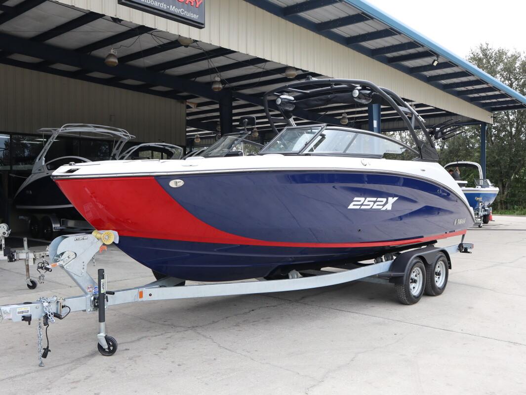 2025 Yamaha Boats 252XE