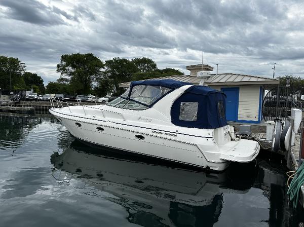 Cruisers Yachts 3375 Esprit 1999 Cruisers Yachts 3375 Esprit docked at marina under cloudy sky.