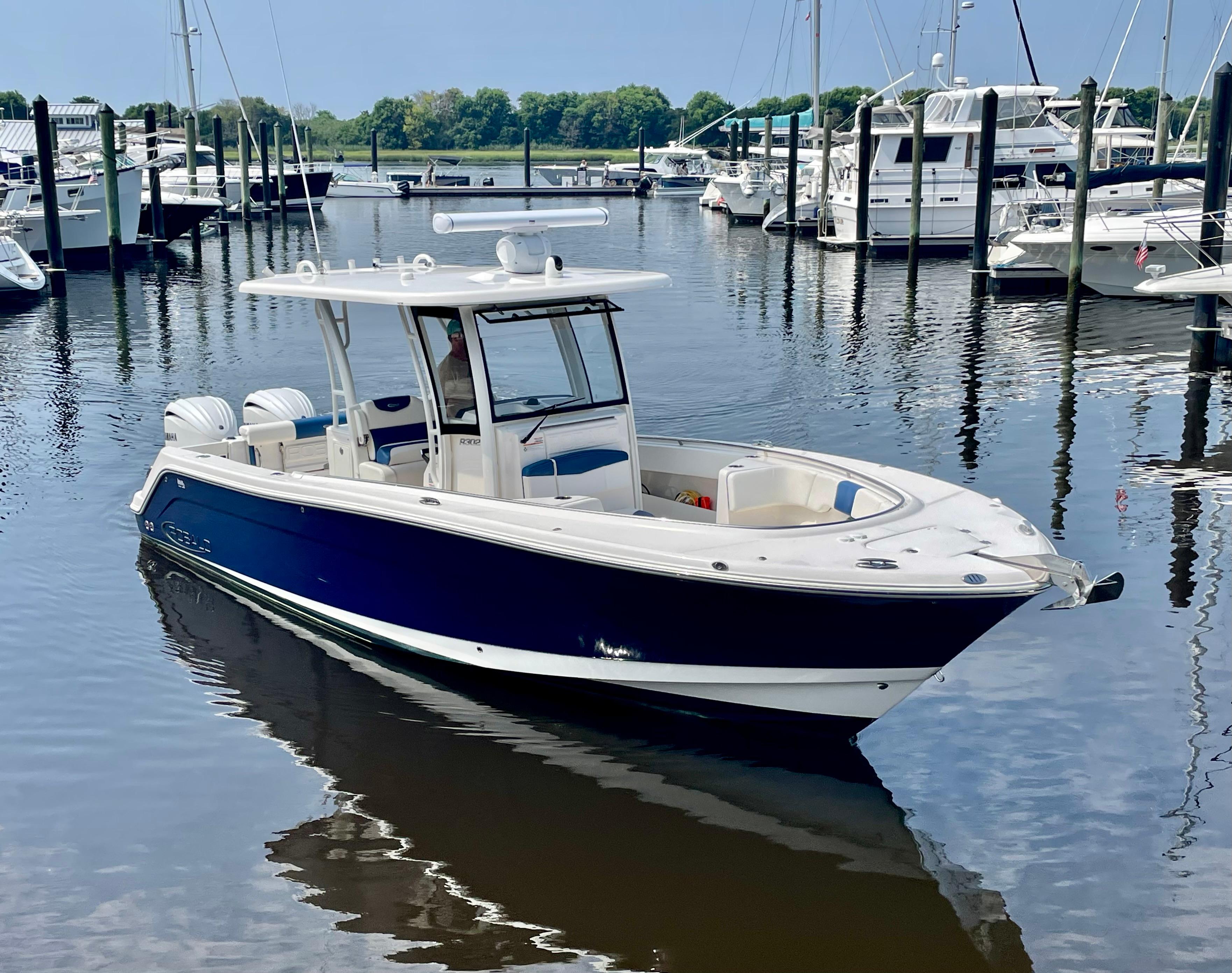 2023 Robalo R302 CC