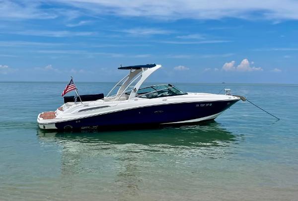 Sea Ray 250 SLX 2007 Sea Ray 250 Select EX boat anchored in calm waters with an American flag.