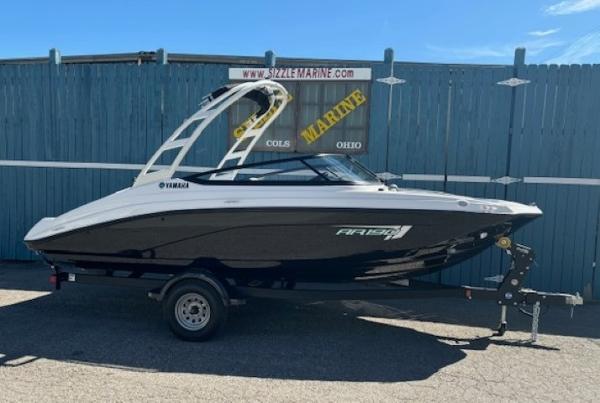 2025 Yamaha Boats AR190