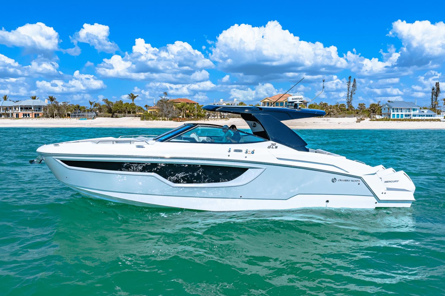 2025 Cruisers Yachts 38 GLS Outboard