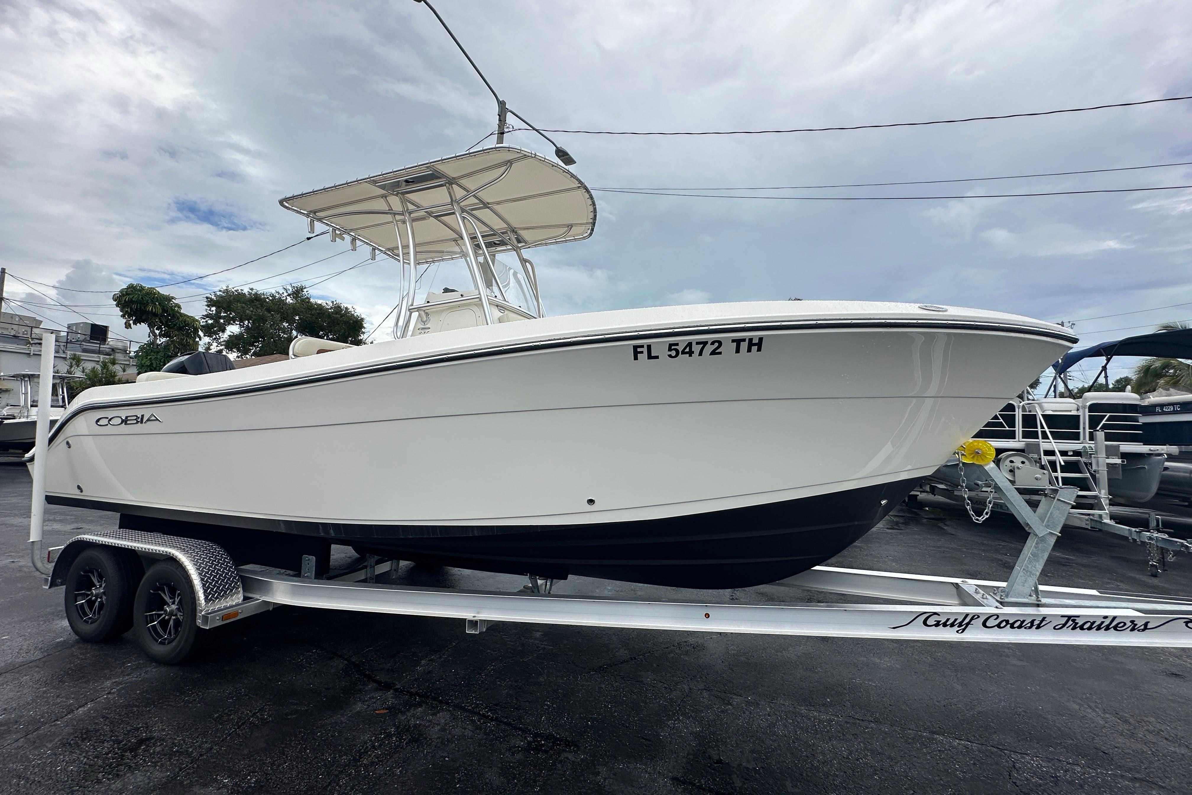 2022 Cobia 237 Center Console