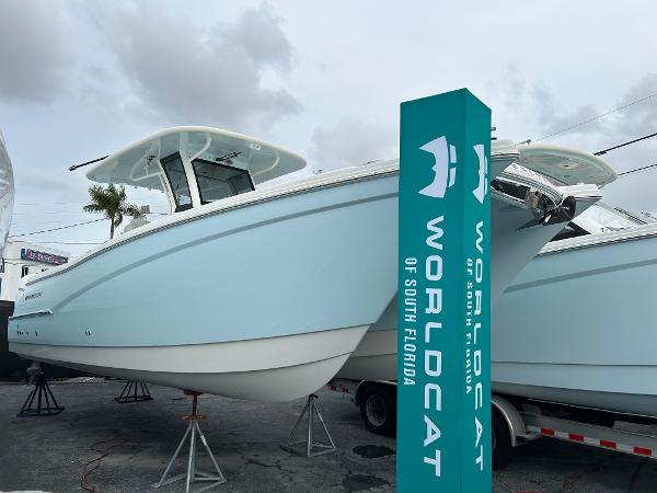 World Cat 280CC-X Center Console T-Top Hard-Top Fishing Boat