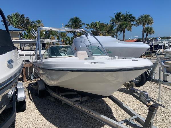 2000 Boston Whaler 18 Ventura Bowrider