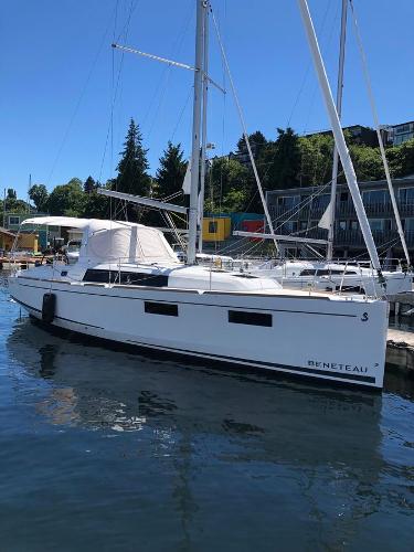 2021 Beneteau Oceanis 35.1