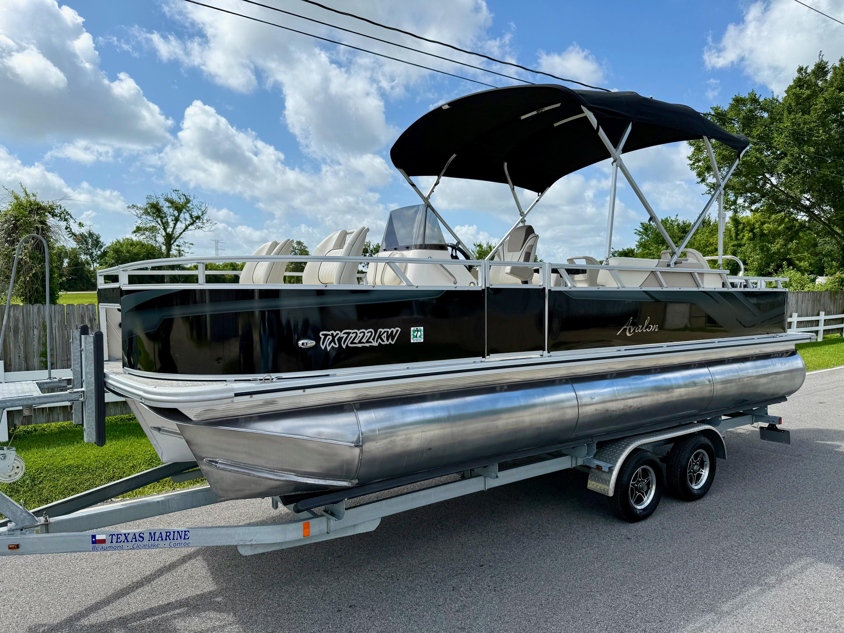 2023 Avalon Venture 85 Center Console Fish