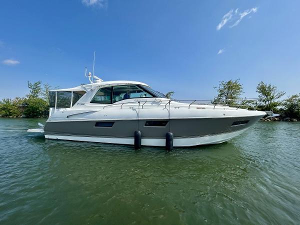 2011 Cruisers Yachts 48 Cantius