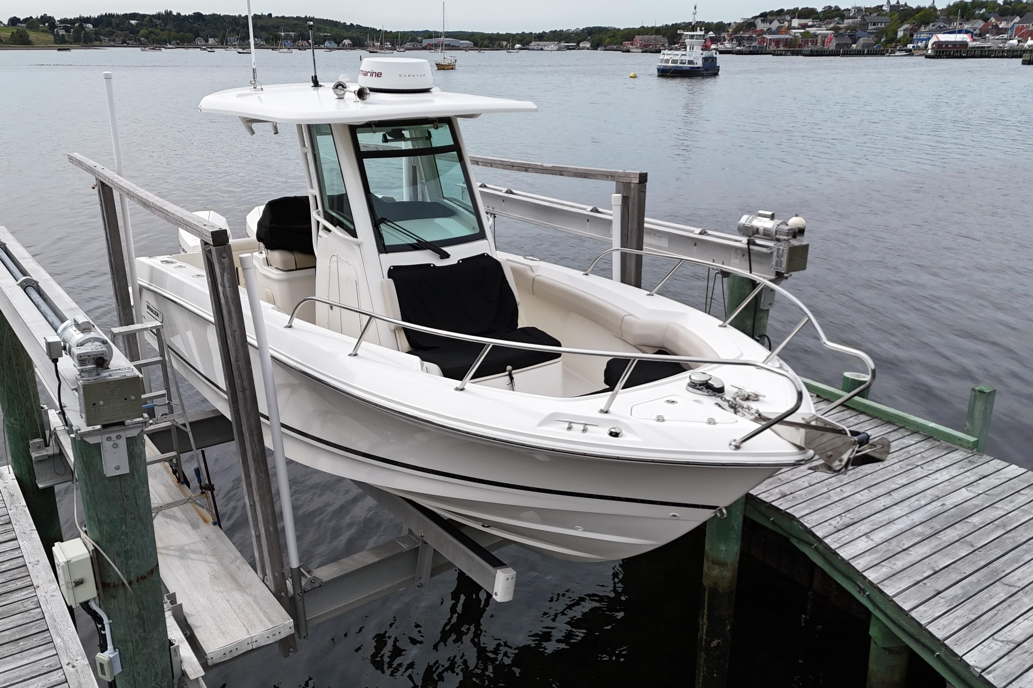 2019 Boston Whaler 250 Outrage