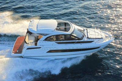 Jeanneau Leader 33 Boat