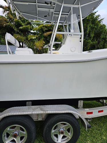 2018 Dusky 252XF