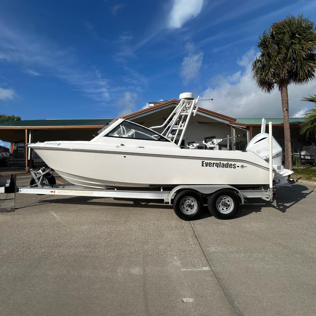 Everglades 230 Dual Console Everglades 230DC