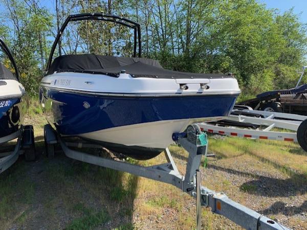Bayliner DX 2200
