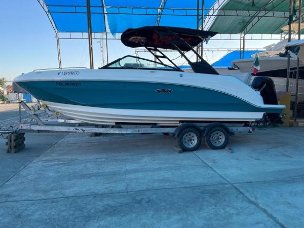 2023 Sea Ray SDX 250 Outboard