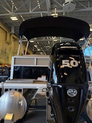 Sun Tracker Party Barge 16 DLX 2025 Sun Tracker Party Barge 16 DLX with Mercury 50 engine in showroom.