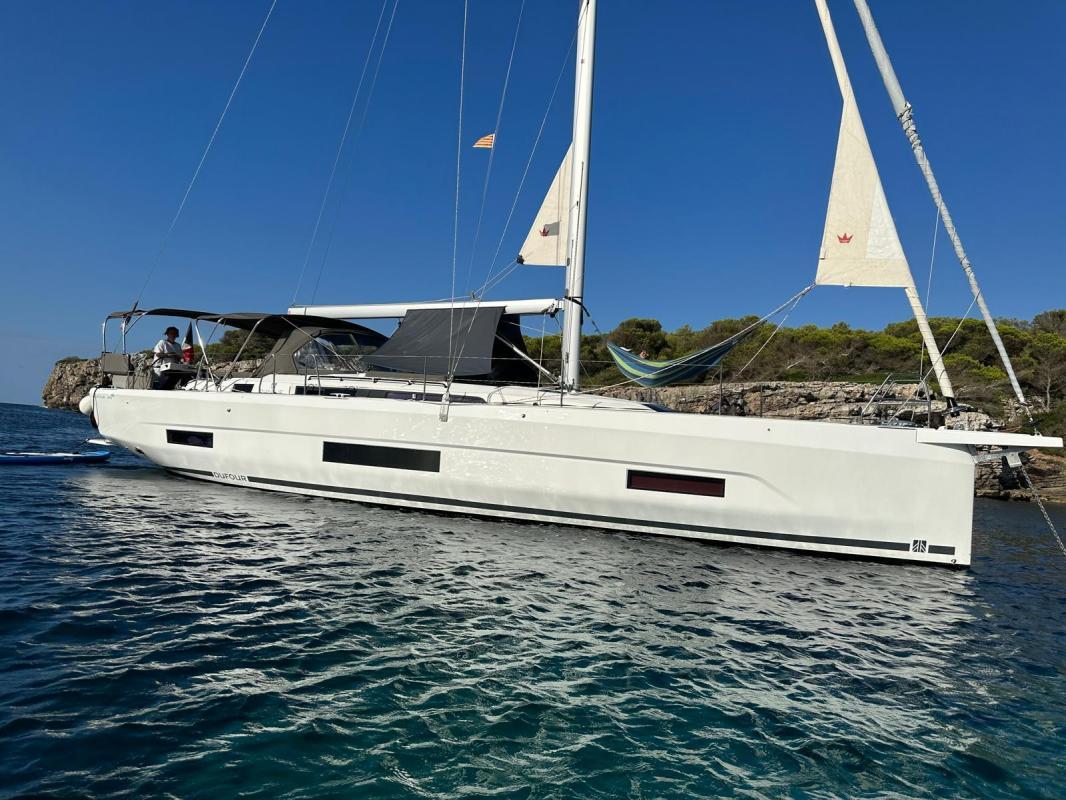 2022 Dufour 470