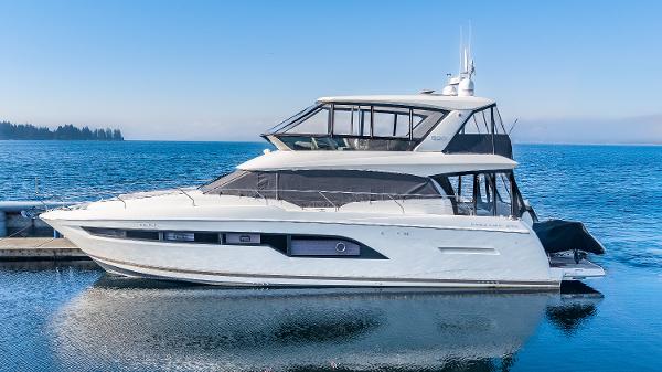 Prestige 630 Yacht