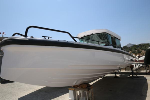 2023 Axopar 28 CABIN