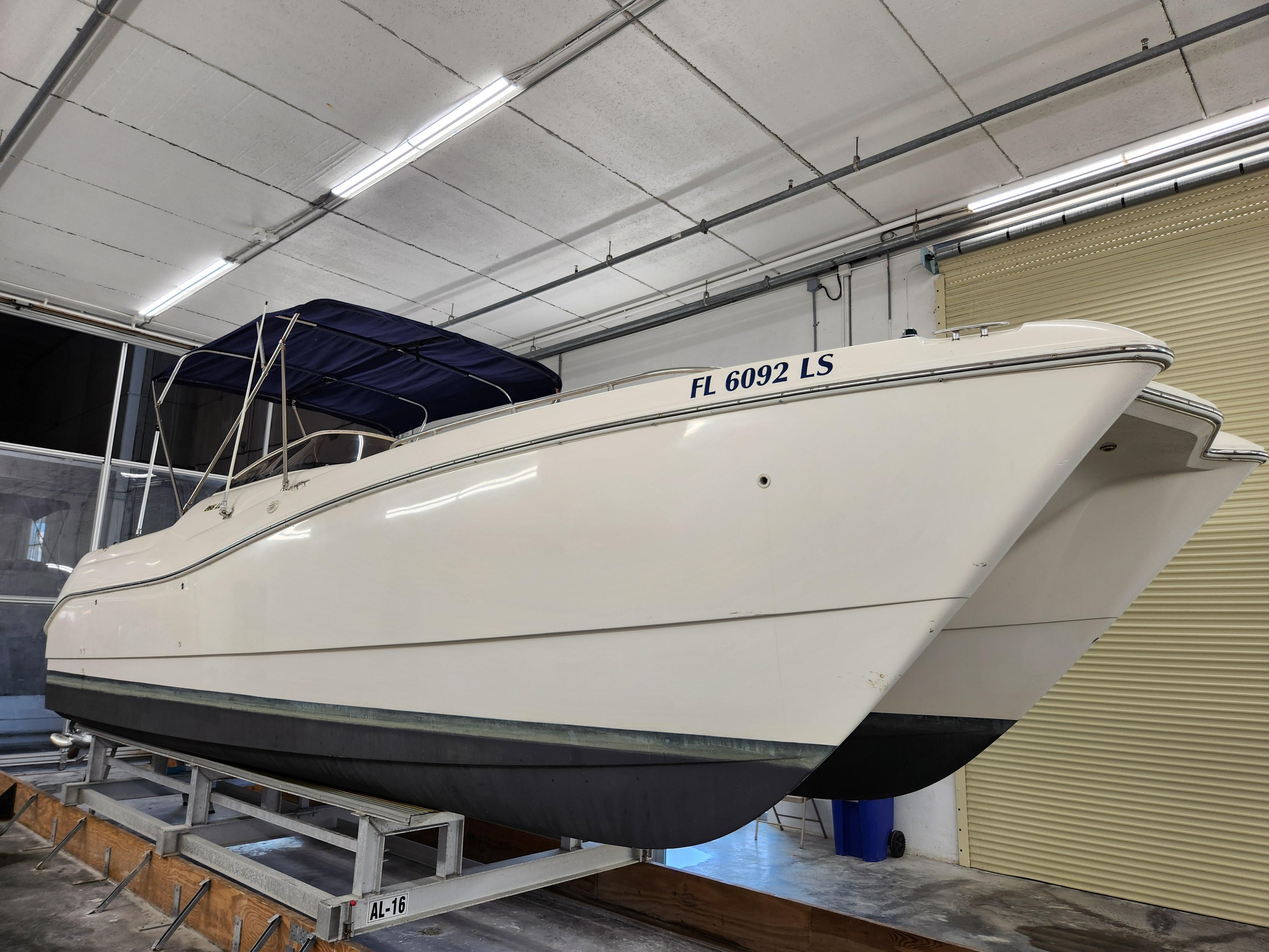 2000 World Cat 266 Leisure Cat
