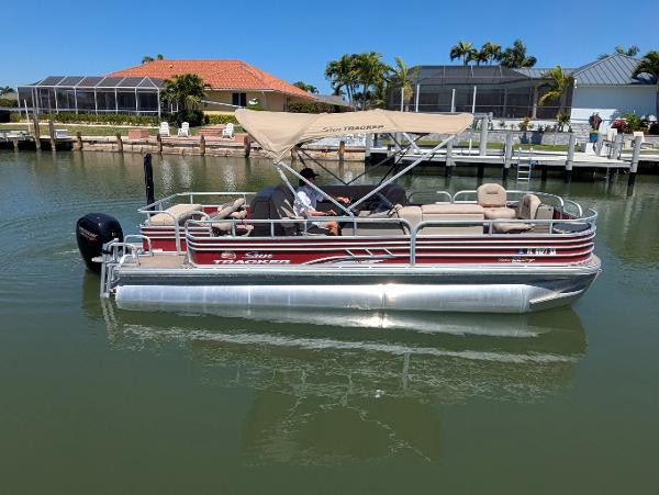 2021 Sun Tracker Fishin' Barge 22 DLX