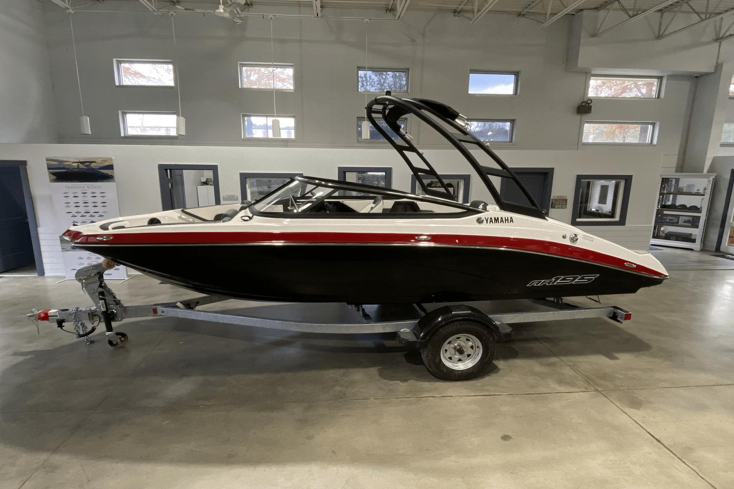 2025 Yamaha Boats AR195