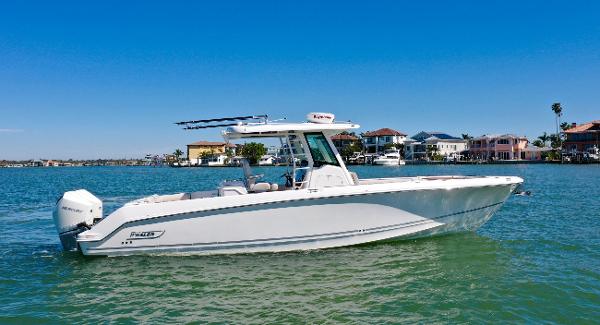 2022 Boston Whaler 330 Outrage