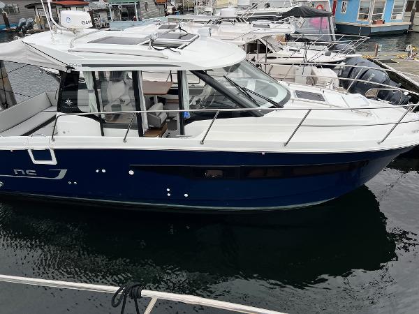 Jeanneau NC Weekender 895 2023 Jeanneau NC Weekender 895 boat docked in marina.