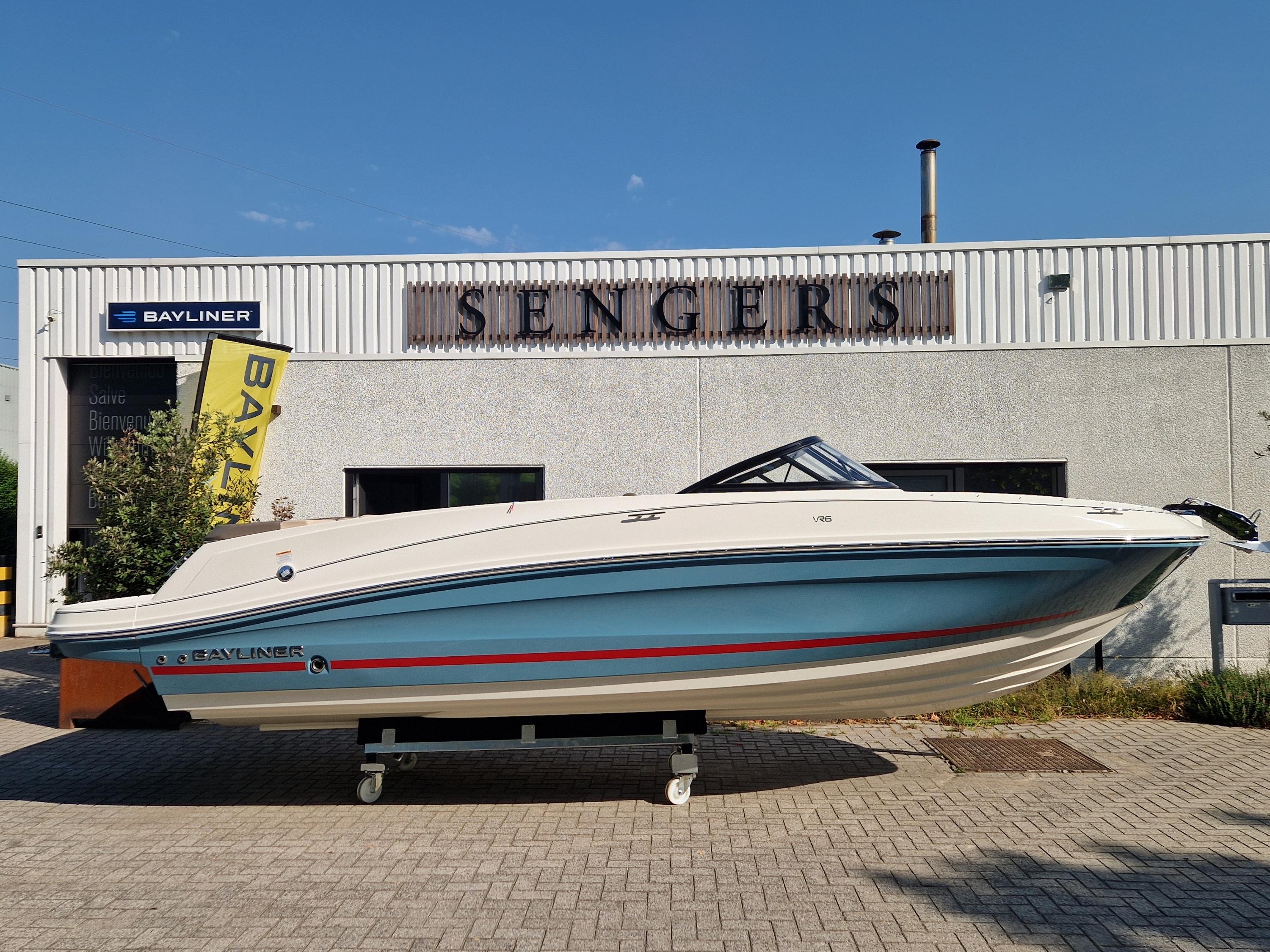 Bayliner VR6 Bowrider I/O 2025 Bayliner VR6 Bowrider I/O displayed outside dealership, sunny day.