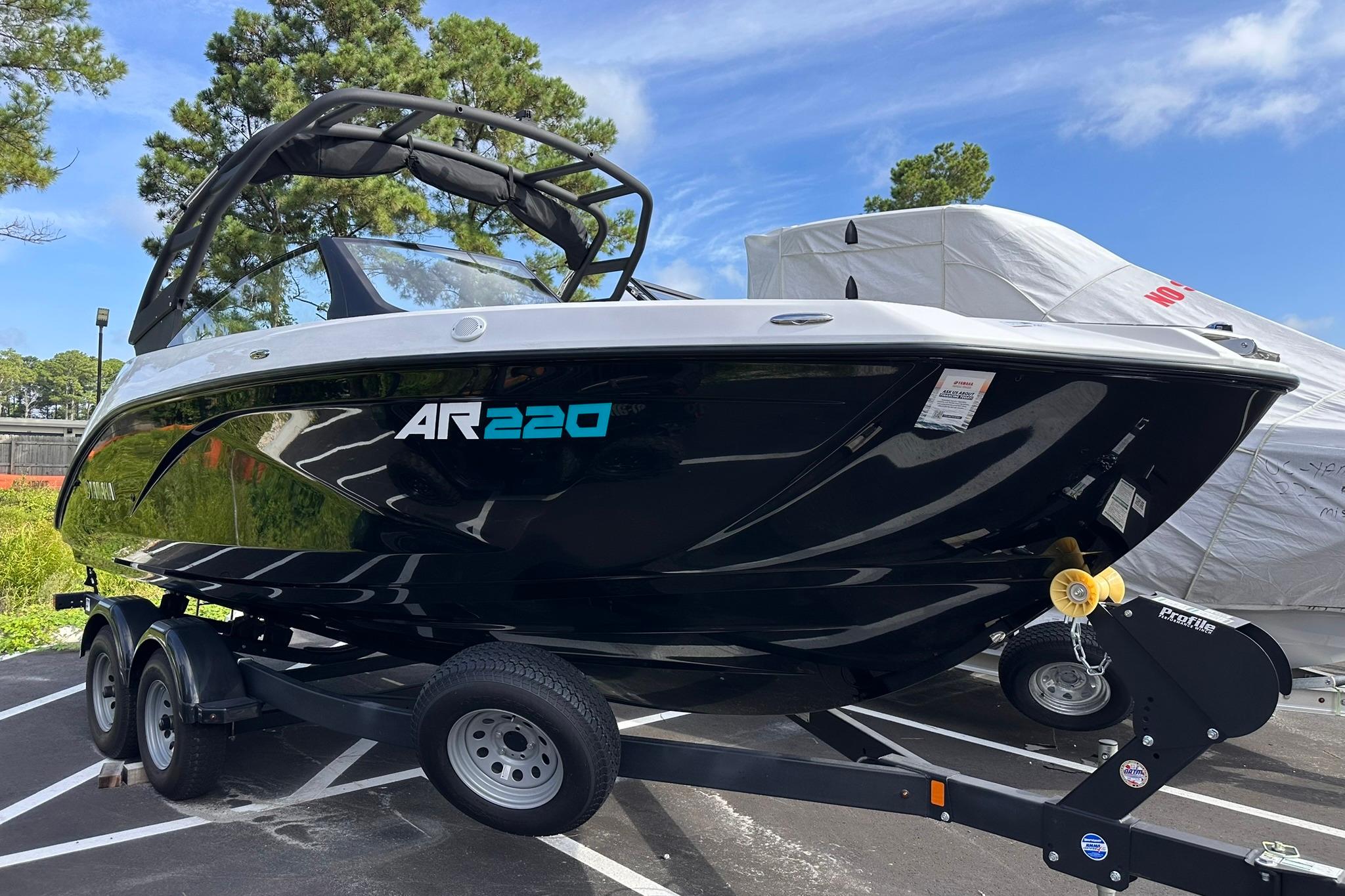 2025 Yamaha Boats AR220