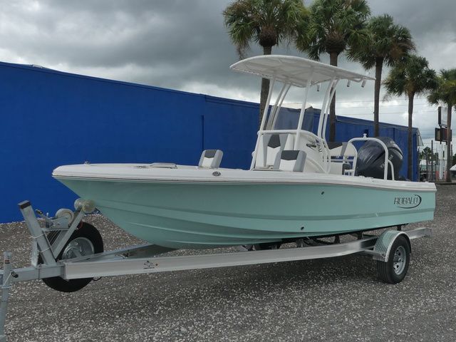 2025 Robalo 206 Cayman