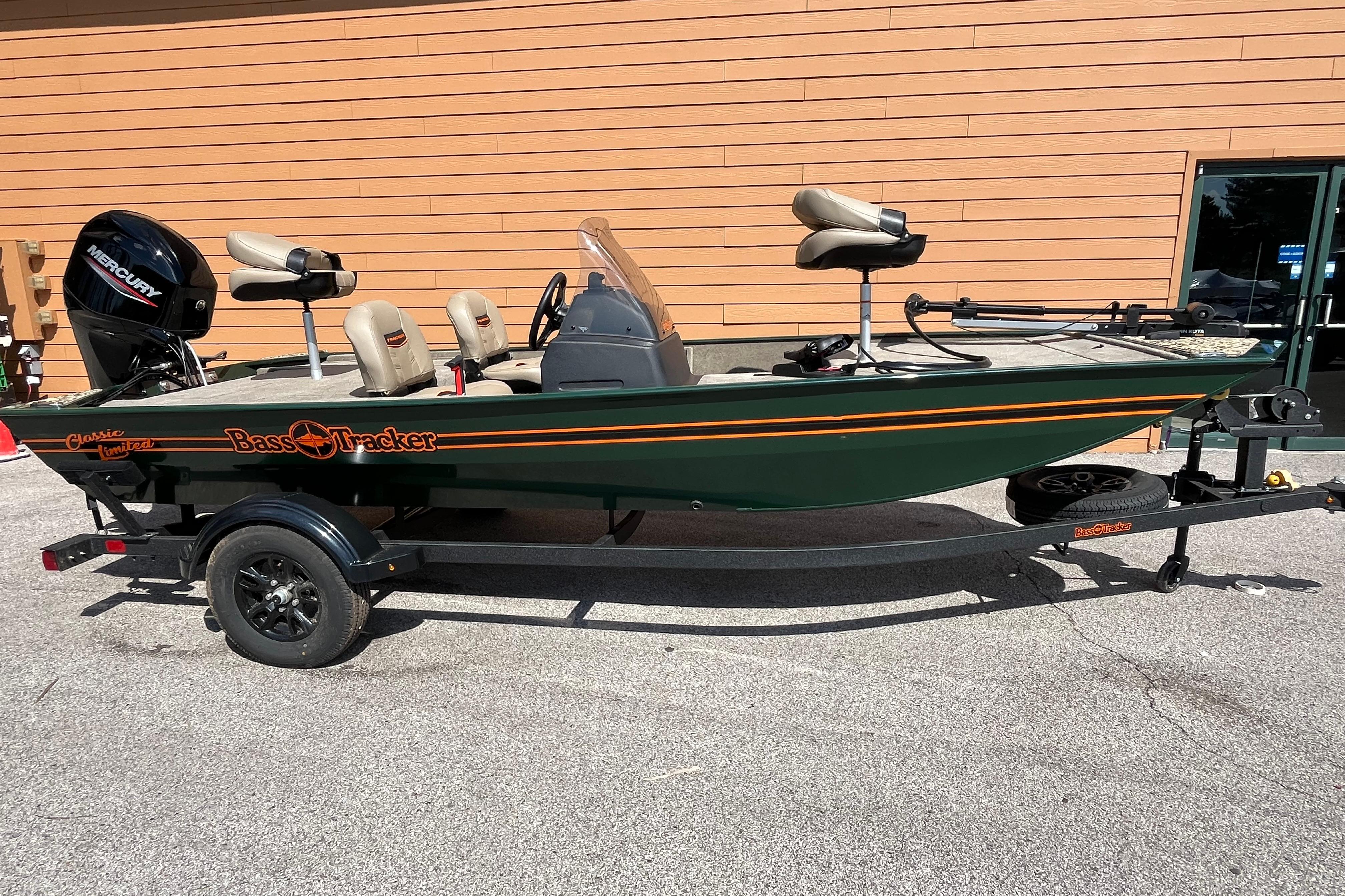 2026 Tracker Bass Tracker Classic Limited