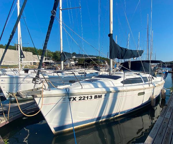 Hunter 336 Port Side