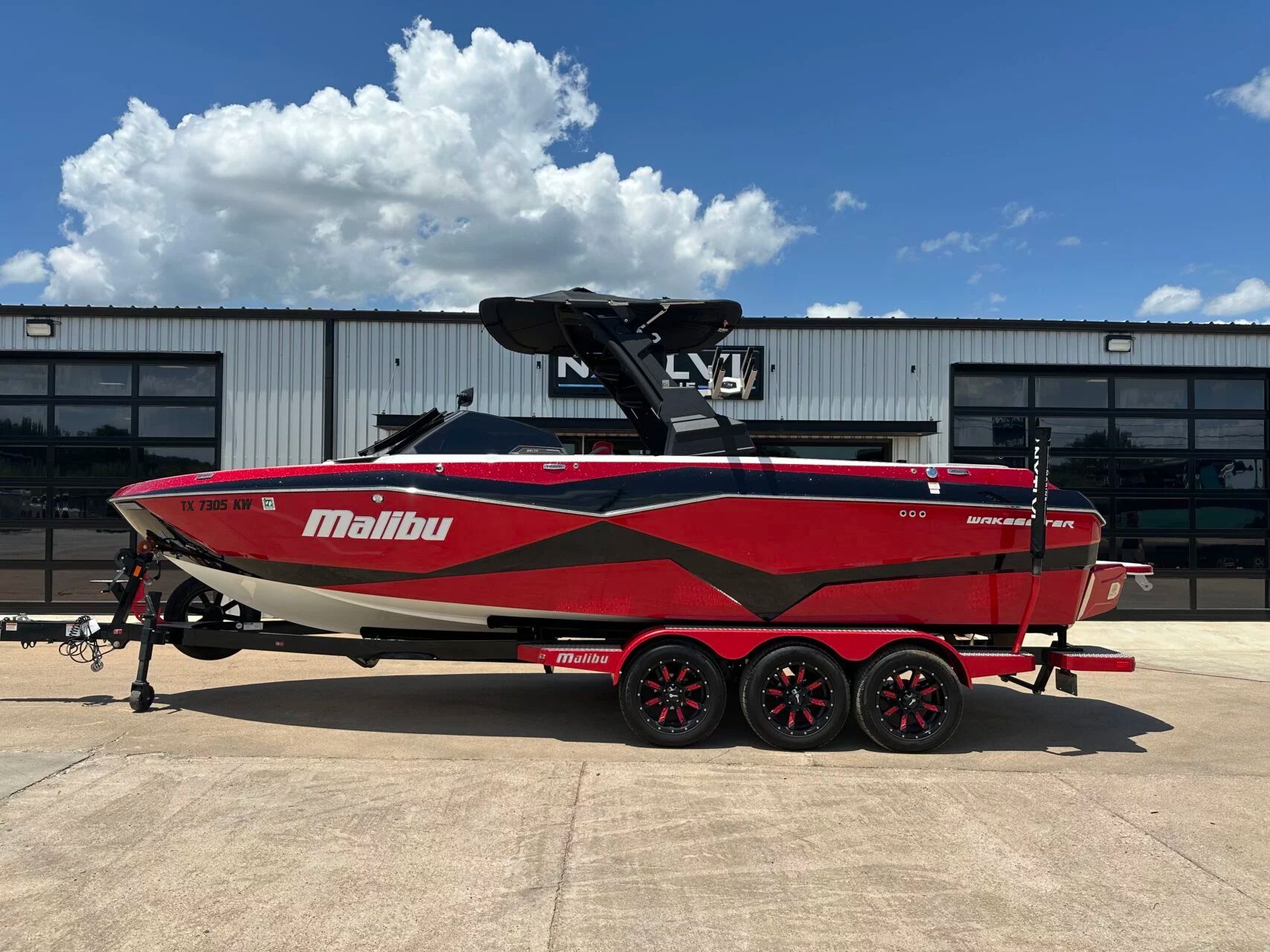 2022 Malibu 25 LSV