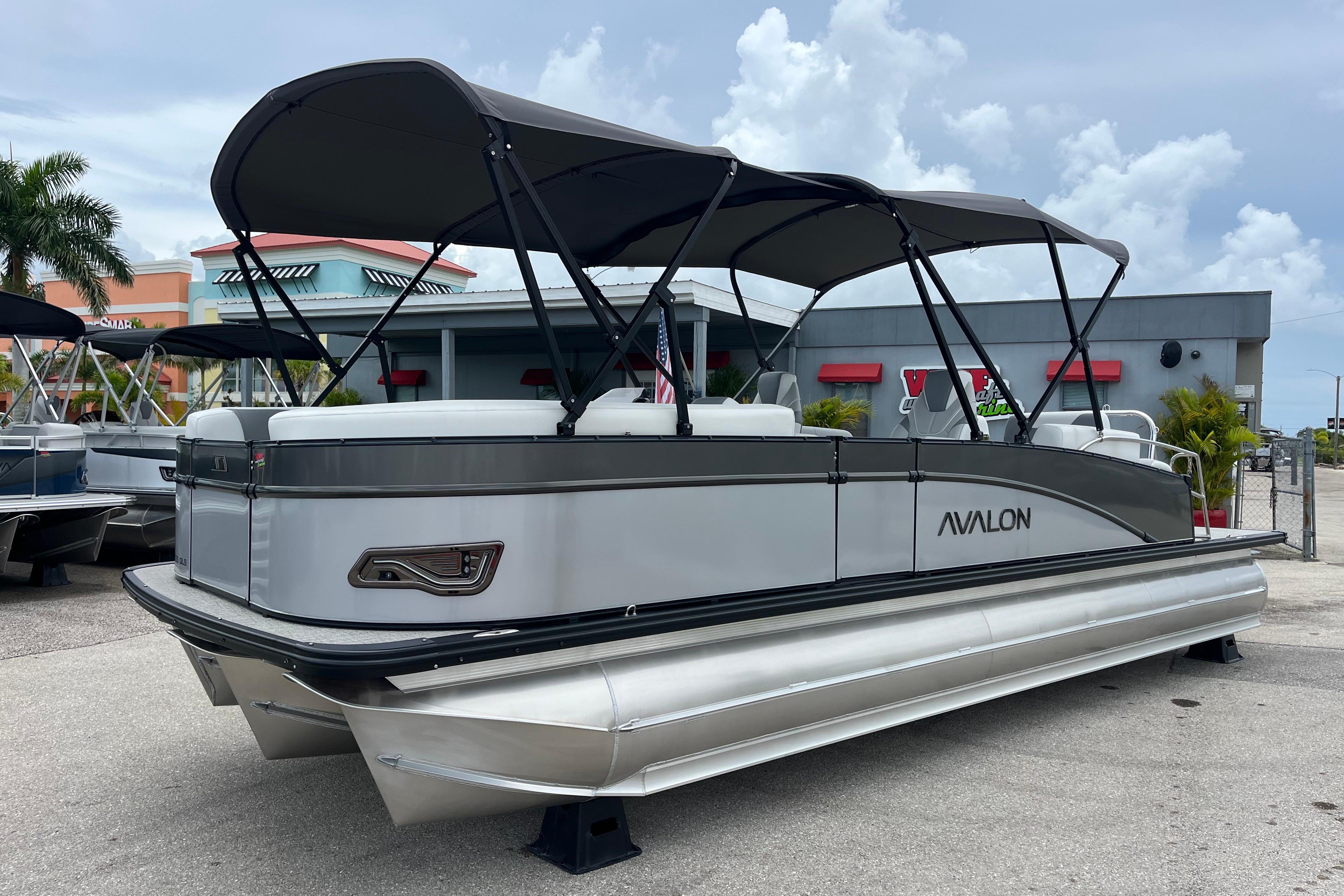 2025 Avalon 2585 Catalina Quad Lounger Shift, Tri Toon, Hih Performance, Mercury 250hp V-8