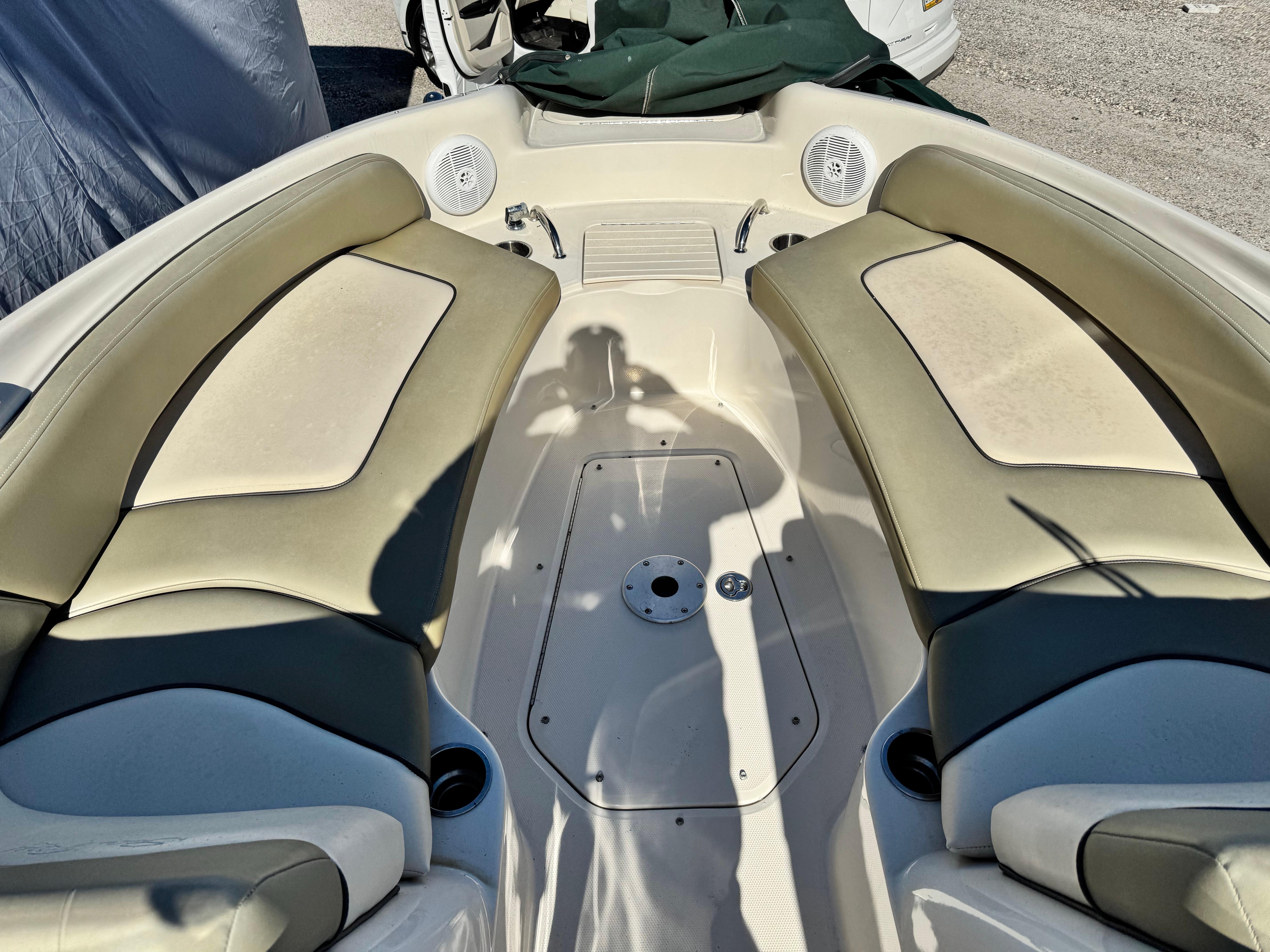 2005 Sea Ray 240 Sundeck