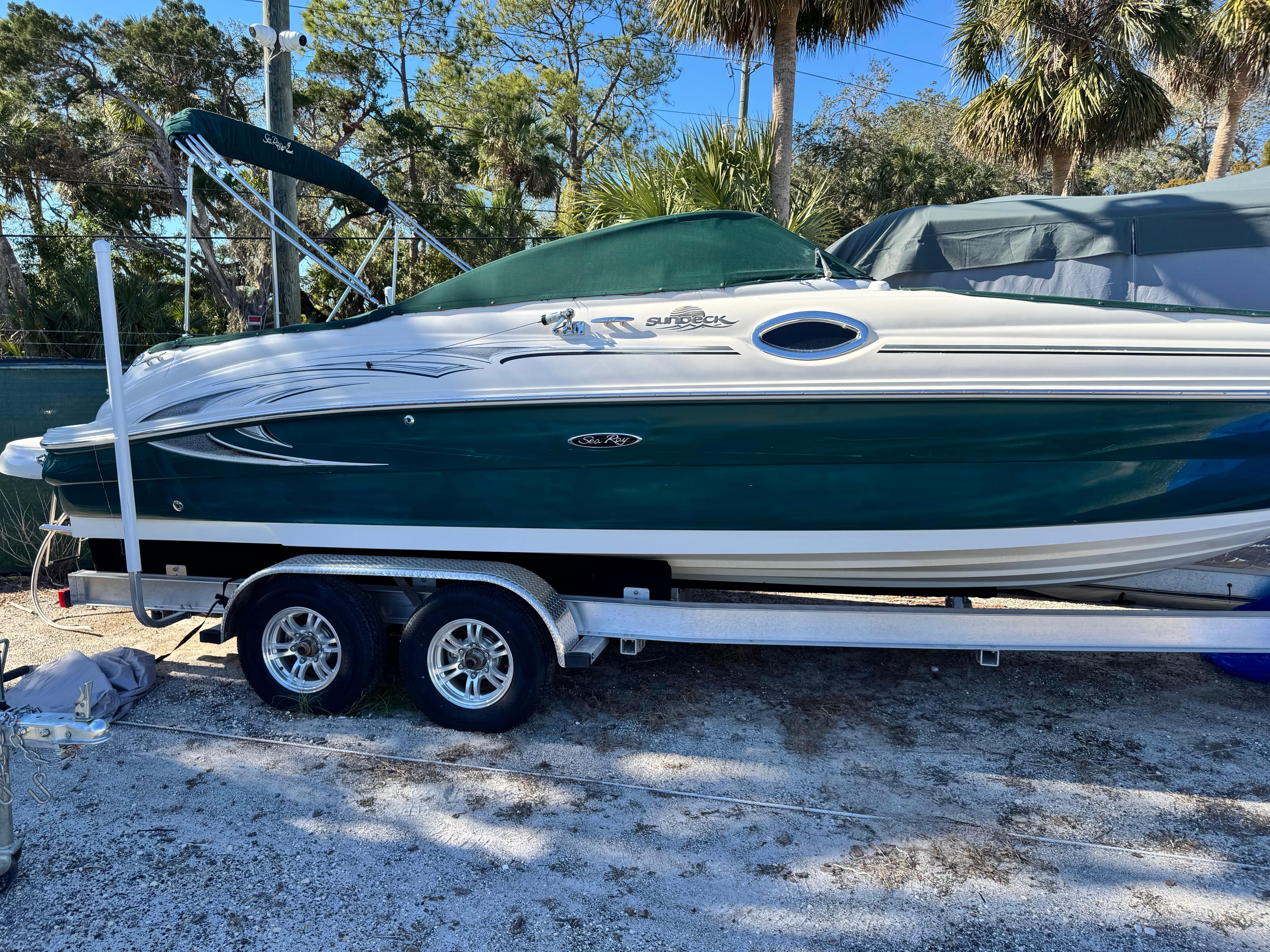 2005 Sea Ray 240 Sundeck